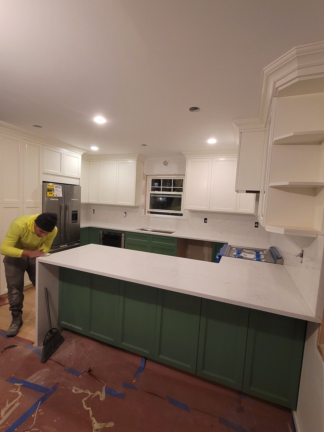 Custom-made kitchen cabinet and quartz countertop Thumbnail
