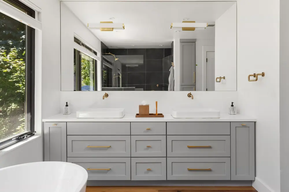 how much does it cost to install a bathroom vanity